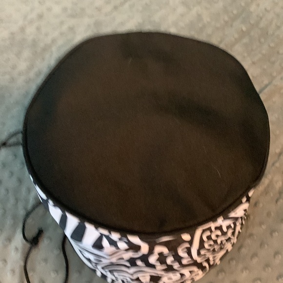 Thirty-one basket, black and white, drawing string lid - Picture 3 of 4